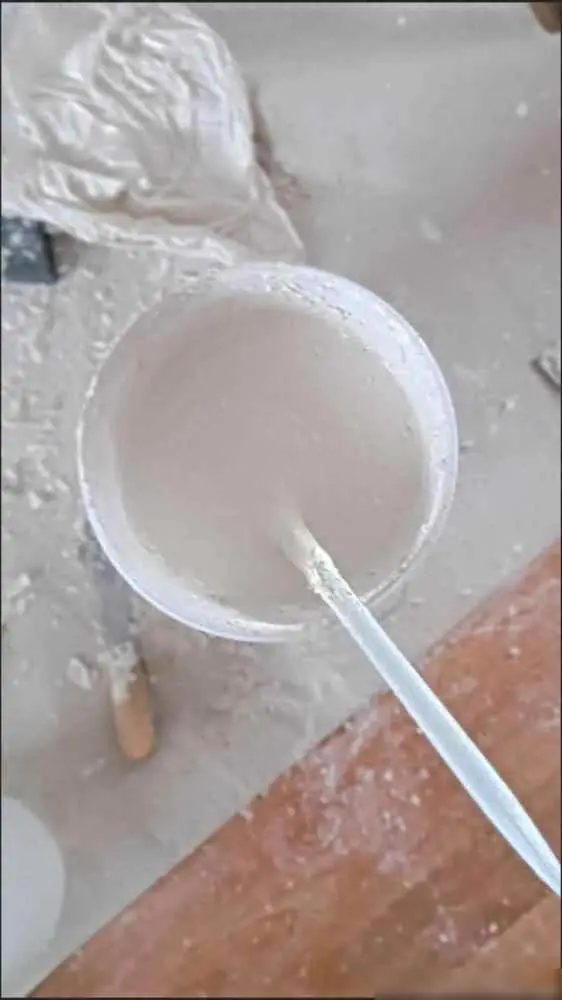 刷墙为什么要胶水？你见过往腻子粉里面加胶水的吗？