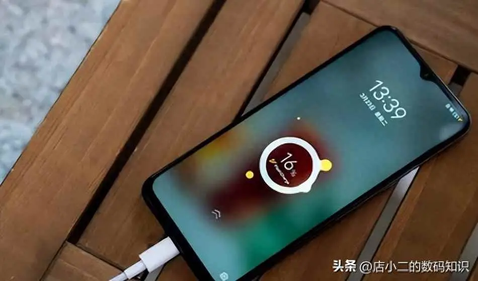 为什么闪充变成了普通充电？手机超级快充变成慢充了怎么办？