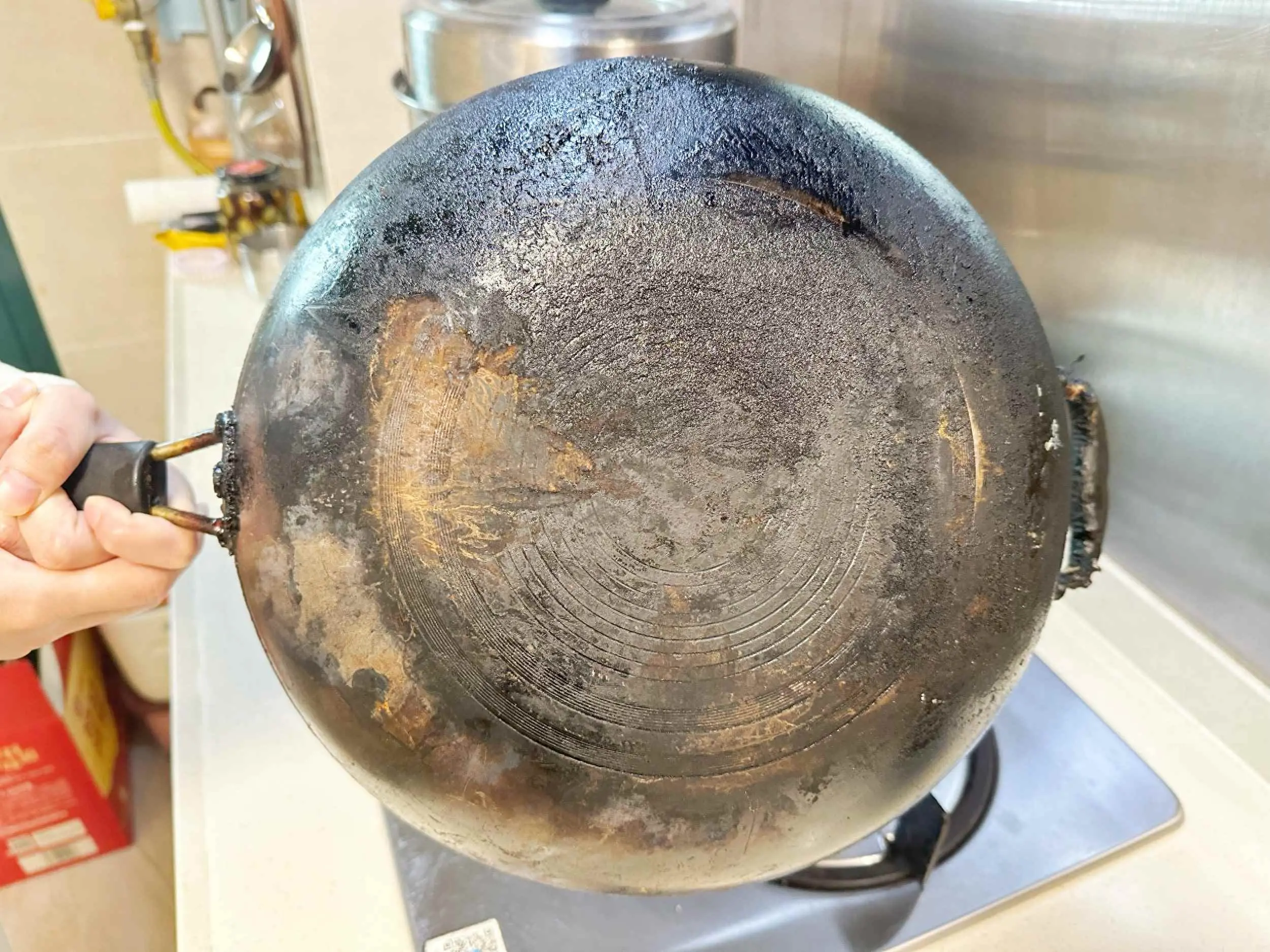 液化气灶为什么会烧黑？燃气灶总是熏黑锅底