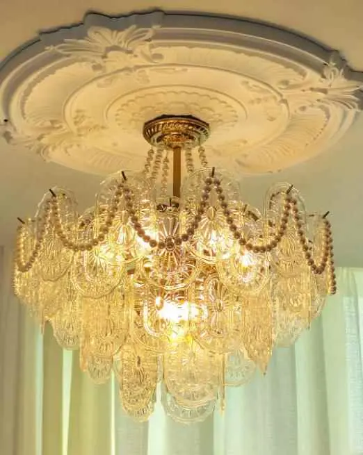 水晶灯为什么会有点亮？水晶灯的魅力：让你的家居照明变得华丽而温馨