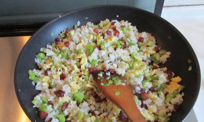 莴苣叶炒饭怎么做？莴苣叶炒饭的正确做法是什么？