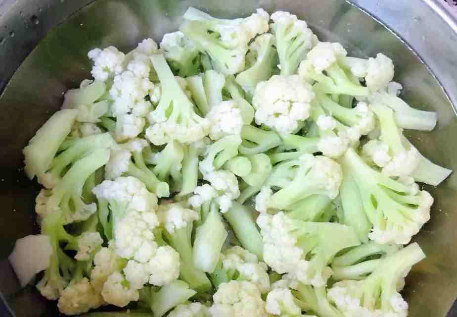 爆炒菜花怎么做？步骤和技巧有哪些？