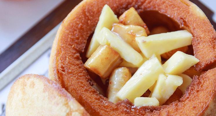 菠萝色拉酱草莓甜点怎么做？步骤和技巧有哪些？