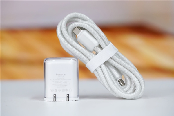 完美适配iPhone17全系快充!倍思同芯充Pro快充充电器套装图赏-图1 完美适配iPhone17全系快充!倍思同芯充Pro快充充电器套装图赏-图1