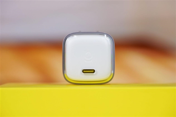 完美适配iPhone17全系快充!倍思同芯充Pro快充充电器套装图赏-图2 完美适配iPhone17全系快充!倍思同芯充Pro快充充电器套装图赏-图2