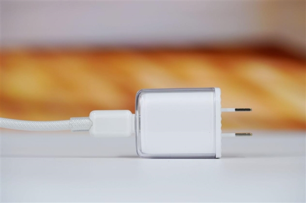 完美适配iPhone17全系快充!倍思同芯充Pro快充充电器套装图赏-图9 完美适配iPhone17全系快充!倍思同芯充Pro快充充电器套装图赏-图9