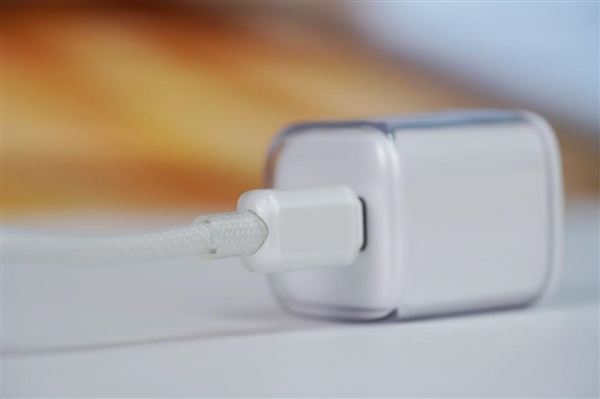 完美适配iPhone17全系快充!倍思同芯充Pro快充充电器套装图赏-图10 完美适配iPhone17全系快充!倍思同芯充Pro快充充电器套装图赏-图10