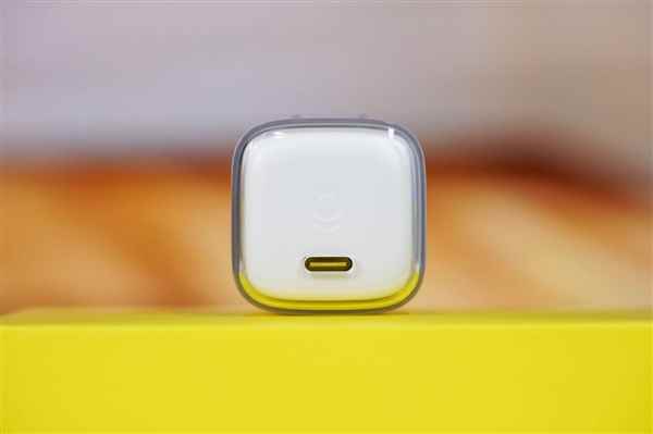 完美适配iPhone17全系快充！倍思同芯充Pro快充充电器套装图赏(图2)