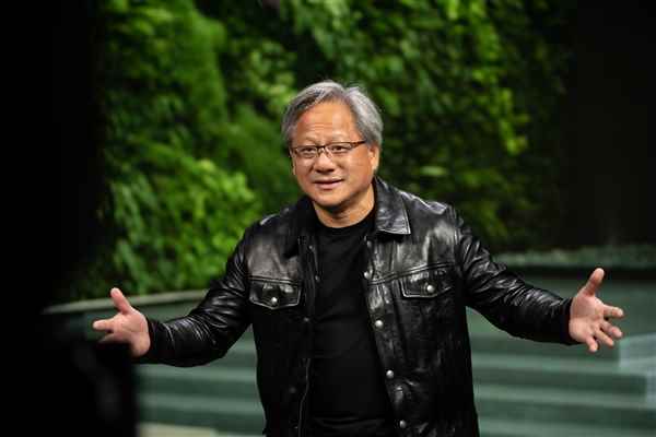 黄仁勋：美国应敞开供应英伟达芯片、微软系统等 对中国企业发展不利(图1)
