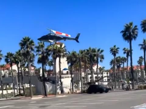 美国加州一直升机失控螺旋式下坠砸向海滩 5人受伤送医