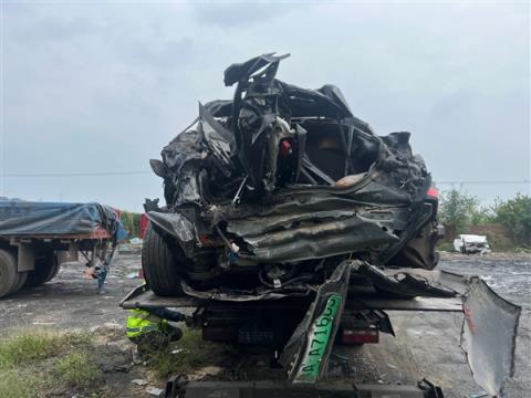 极氪001被大货车追尾报废 全车人没事！车主又订了一台001(图3)