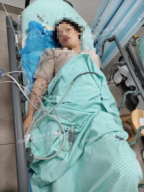 特斯拉销售展示车辆零百加速性能 结果一脚电门把两位客户送进医院(图2)