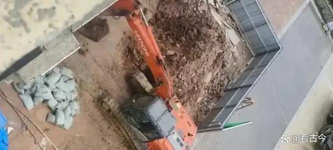 一业主为多占地下空间拿安全当赌注?私挖300平地下室致32户开裂