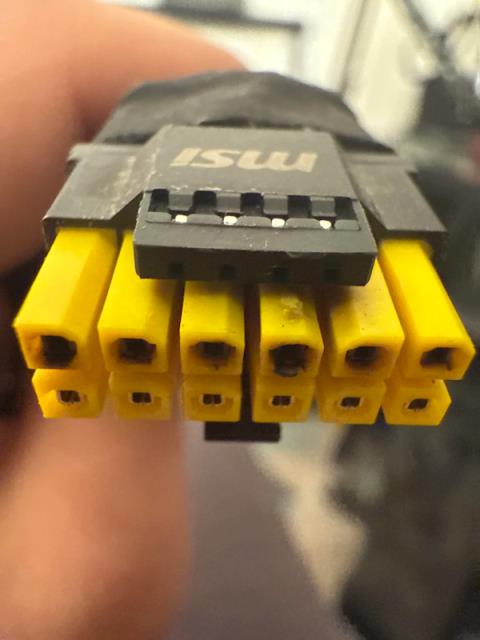12V-2x616针供电接口真没法要了！48小时烧了四块RTX5090(图10)