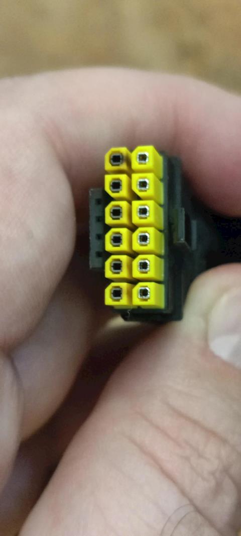 12V-2x616针供电接口真没法要了！48小时烧了四块RTX5090(图13)