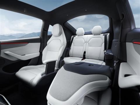8000元 特斯拉ModelY L全新浅灰色高级内饰上线：抗污、好打理(图3)