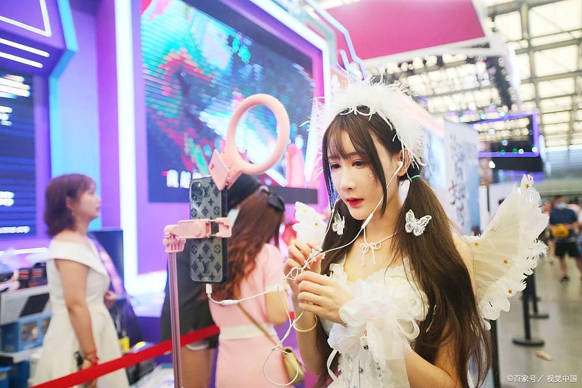 榜一大哥的“情感杀猪盘”:女主播沦陷每天播12小时替榜一还钱