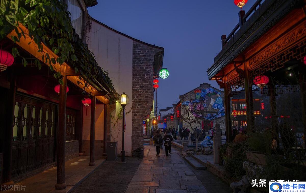 南京小吃街美食街在哪里(南京必去的小吃街)