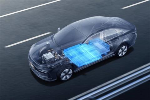 我国科学家破解固态电池充电关键难题：让100kg电池续航突破1000km