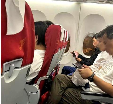 魏建军身穿200块外套被问是否合适 本人回应：我这都快300了(图2)