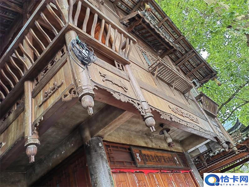 吊脚楼是哪个地方的特色建筑(吊脚楼是哪个民族的)