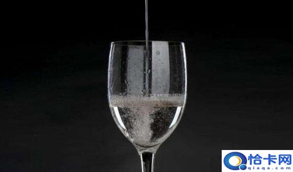 红酒不挂杯什么意思(白酒不挂杯什么意思)