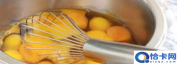 用筷子打蛋器打发蛋清要多久,手动打蛋器打发蛋白要多久视频