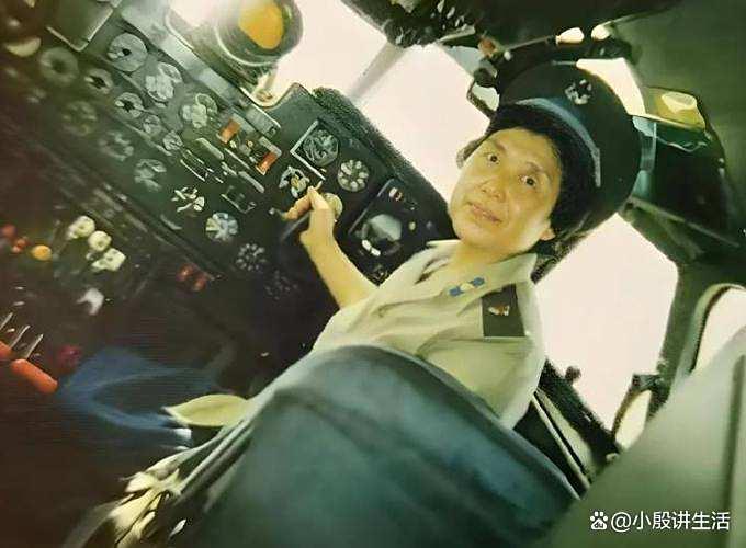 中国女飞行员:两次驾驶飞机冲向蘑菇云?面对辐射危险她勇往无惧