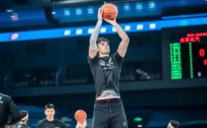 NBA梦碎:篮网队裁掉中国新星曾凡博背后的职业篮球残酷物语
