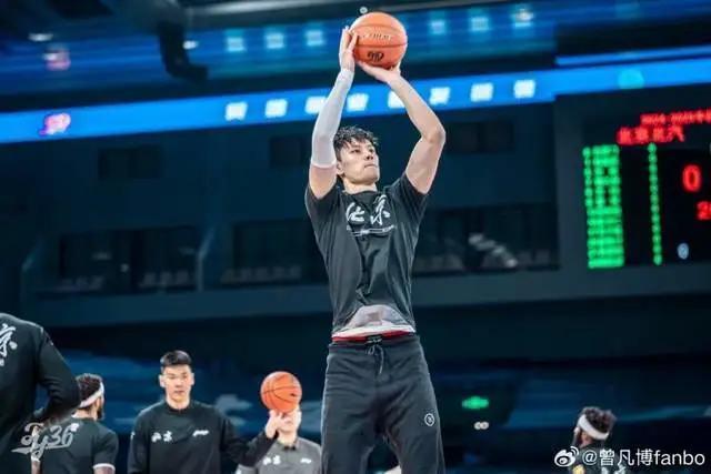 为何曾凡博NBA之旅仅10分钟就被裁?商业因素曝光