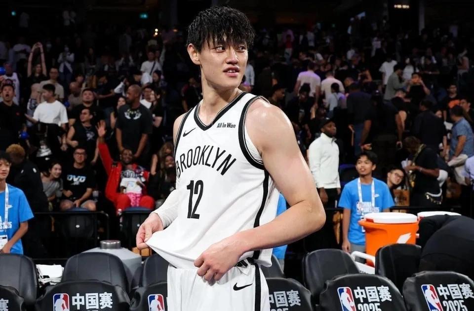 为何曾凡博NBA之旅仅10分钟就被裁?商业因素曝光