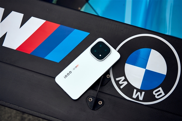 iQOO 15为何能拿到三星最好的手机屏：产品经理解释原因