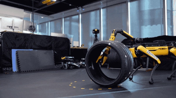 波士顿动力狗gogo回来了!五条腿