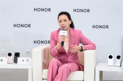 从AiPhone到ROBOTPHONE：荣耀掌控未来AI话语权(图3)