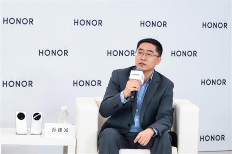 从AiPhone到ROBOTPHONE：荣耀掌控未来AI话语权(图4)