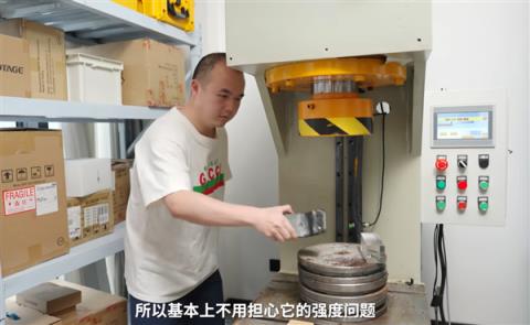 iPhoneAir液压机暴力抗弯测试：100公斤终于压断了(图3)