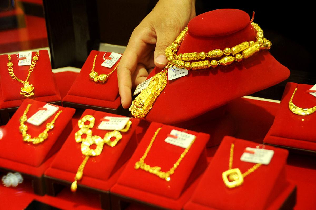 金价暴涨催生“金包银”婚戒新潮流 一对新人巧省5万元
