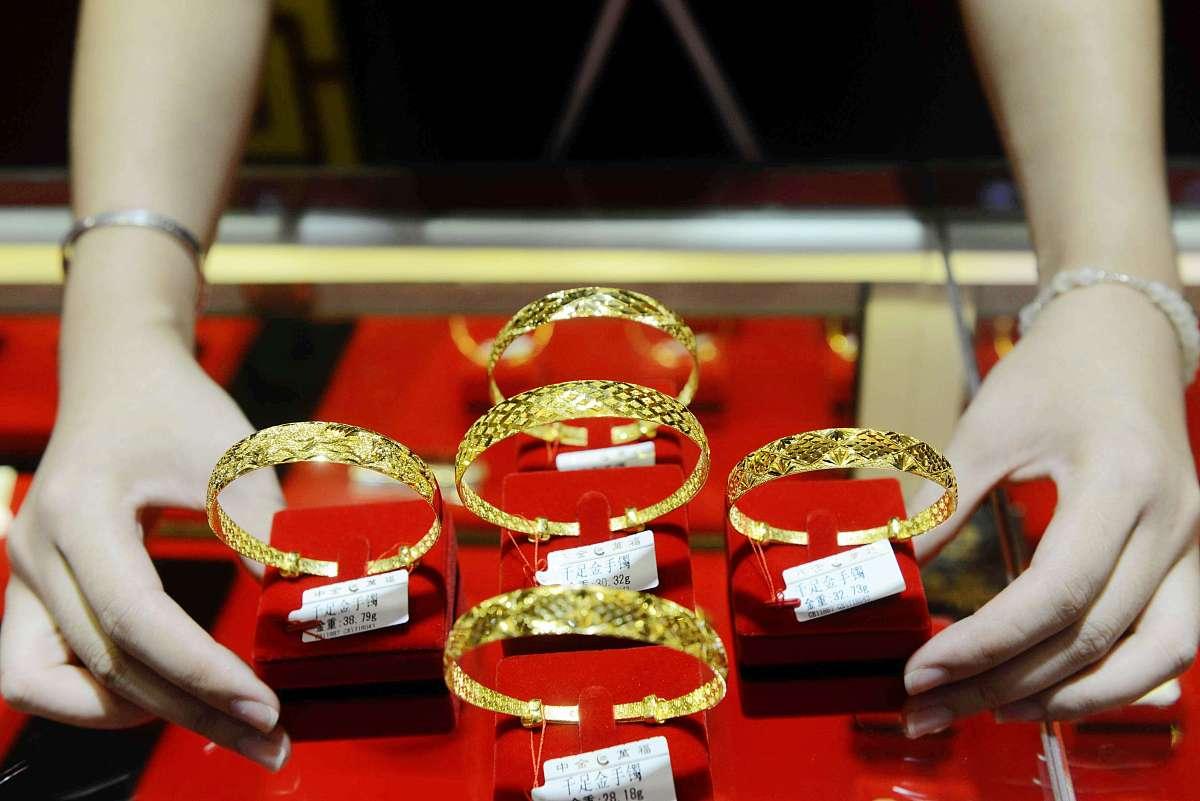 金价暴涨催生“金包银”婚戒新潮流 一对新人巧省5万元