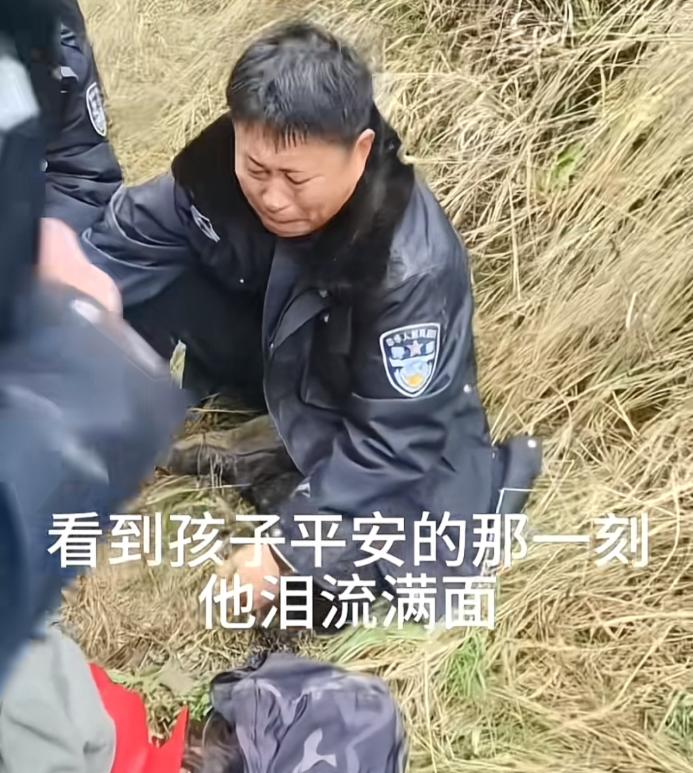 4岁走失女童平安找回 硬汉所长现场落泪感动全网