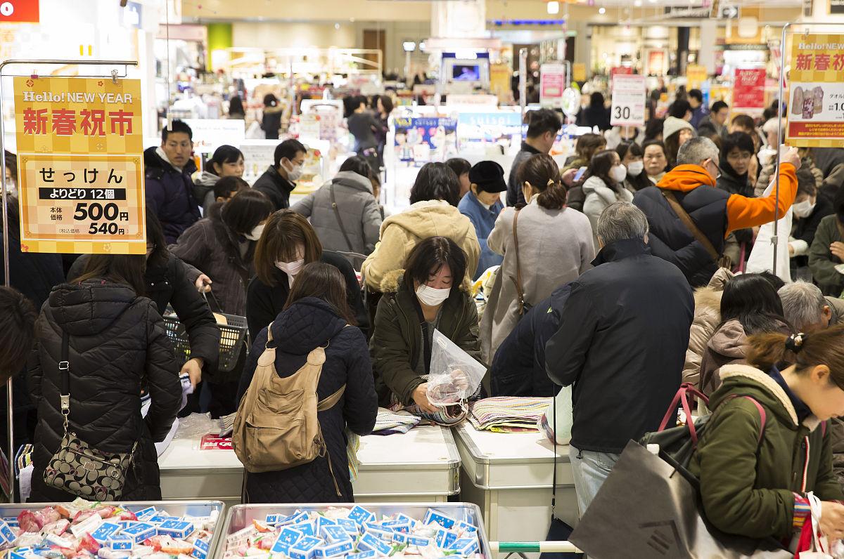 日本掀起抢金热潮:民众排队疯购避险资产