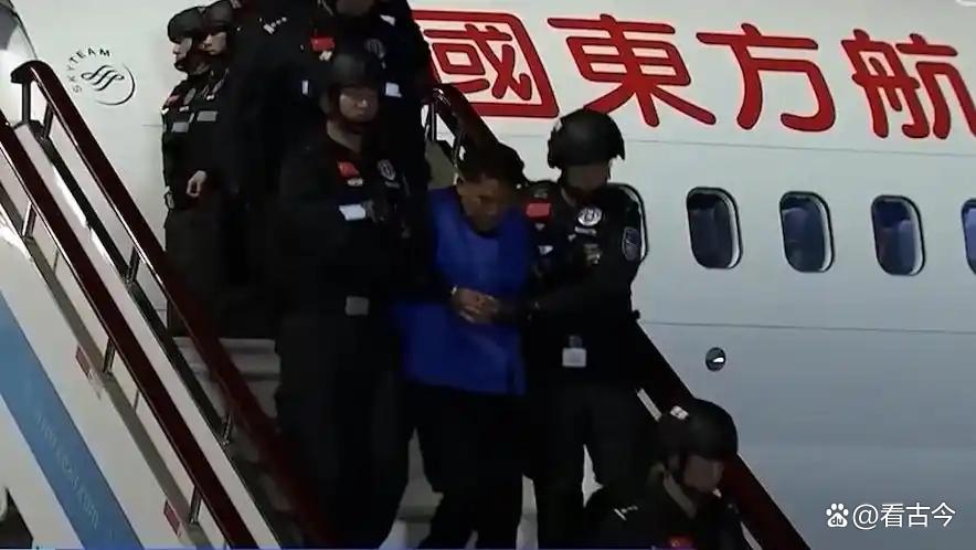 电诈园区小黑屋墙上沾满血手印?都是缅北“电诈大鳄”徐老发干的!