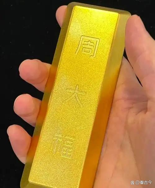 金价疯涨?顾客卖出500克黄金1天赚近5万?年轻人结婚不买开租!