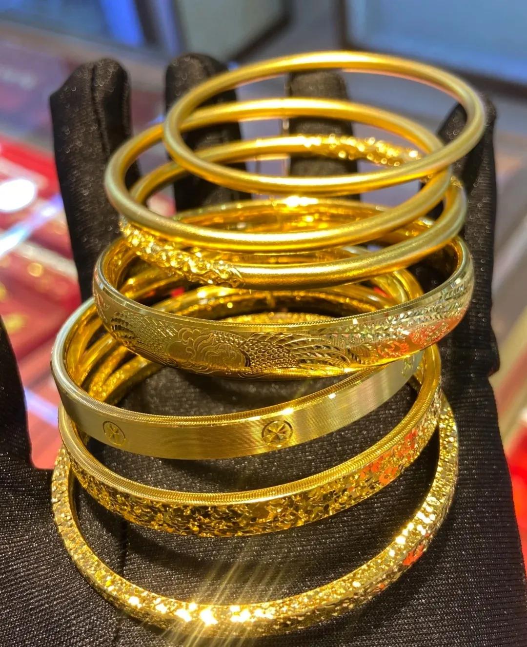 金价疯涨?顾客卖出500克黄金1天赚近5万?年轻人结婚不买开租!