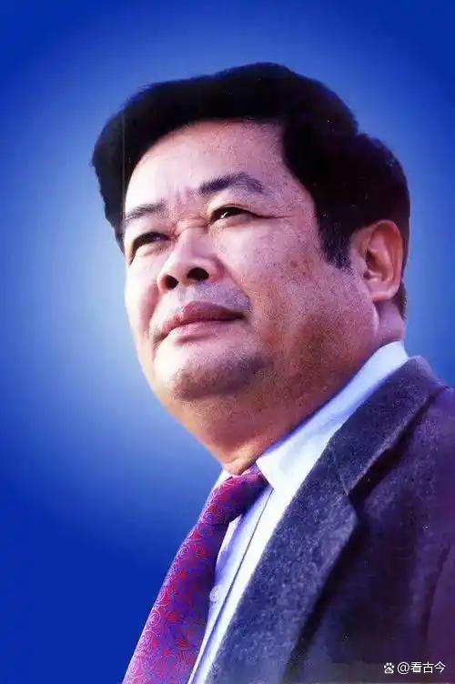 79岁“玻璃大王”曹德旺卸任交棒长子?55岁“创二代”接棒冲浪
