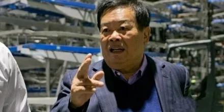 79岁“玻璃大王”曹德旺卸任交棒长子?55岁“创二代”接棒冲浪