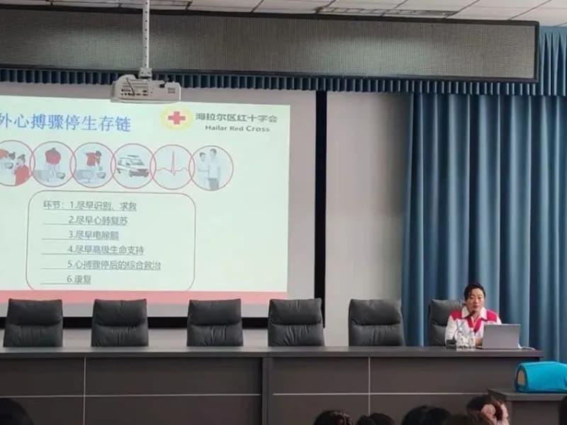 如何救活被噎妹妹?喀什哥哥急救现场曝光