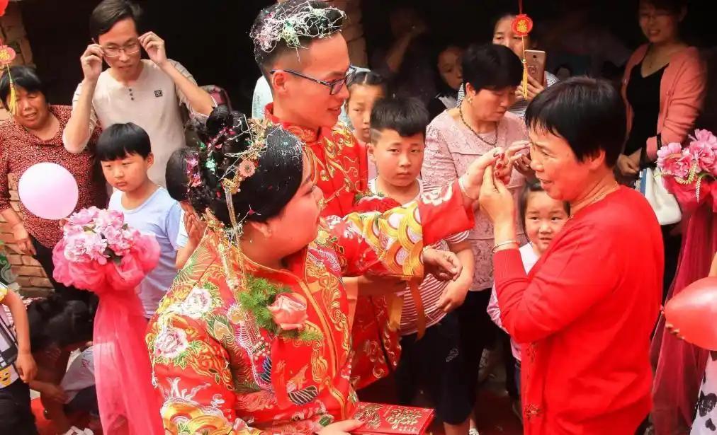 为何彩礼视频刷屏破千万播放?江西小伙亲述女方拒收真相