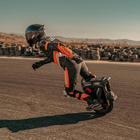 极速狂飙150km/h！最强悍的独轮平衡车InMotionP6发布(图2)