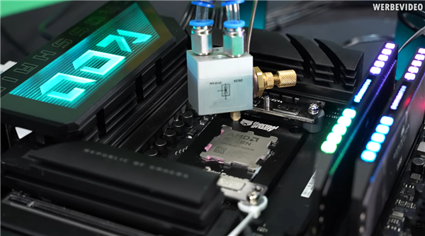 大神玩家动手：9800X3D用上超算的喷雾冷却！可惜不是太完美