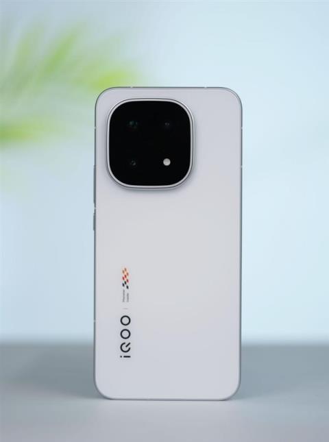 首发2K三星珠峰屏 一眼通透！iQOO15图赏(图4)